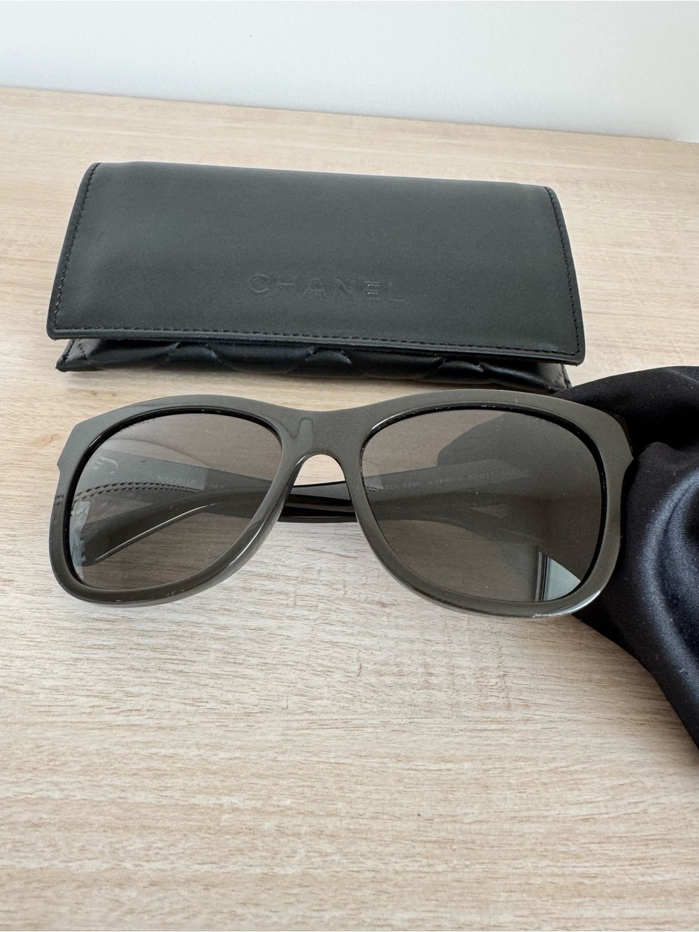 Chanel CC Square Sunglasses - Picture 4 of 7